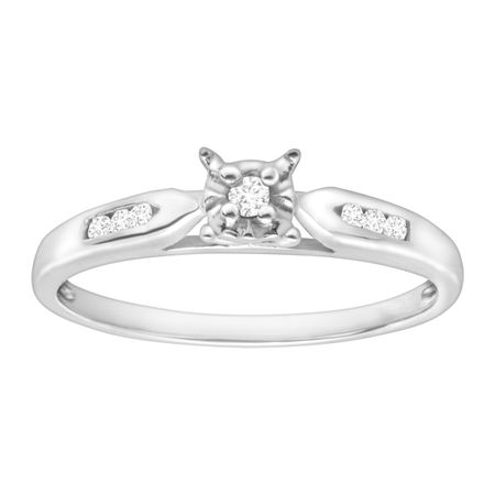 Solitaire Ring with Diamonds