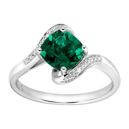 1 3/8 ct Emerald Ring with Diamonds